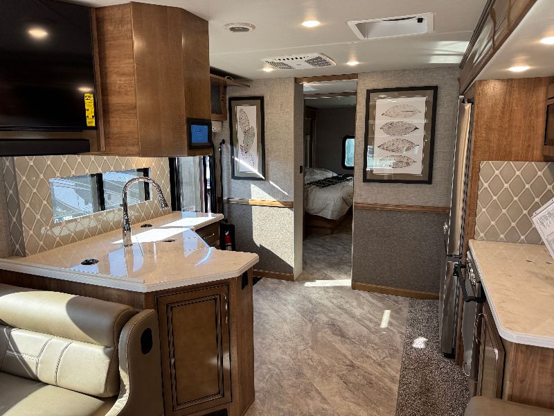 Used 2023 Holiday Rambler Vacationer 35GL for sale in Kelso, WA