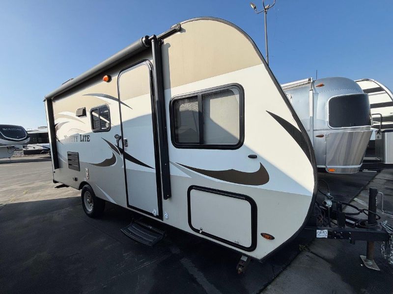 2017 Pacific Coachworks MIGHTY LITE 16BB  for Sale in Fresno, CA