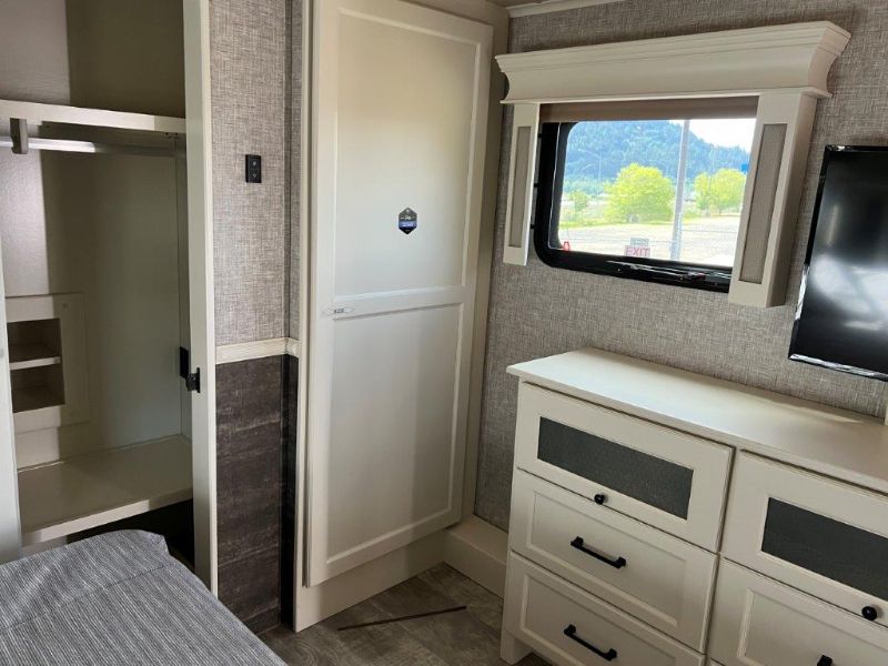 Used 2023 Vanleigh RV Ambition 399TH for sale in Kelso, WA