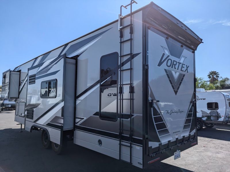 Used 2024 Genesis Supreme Vortex 3016iks Twn357a Giant RV