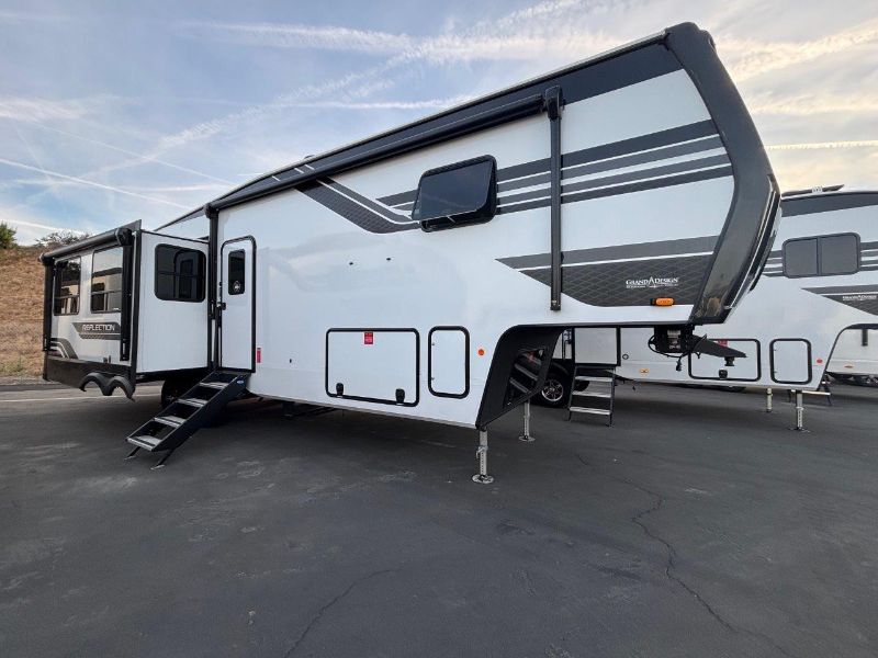 2026 Grand Design Reflection (Fifth Wheel) 337RLS for Sale in Fresno, CA