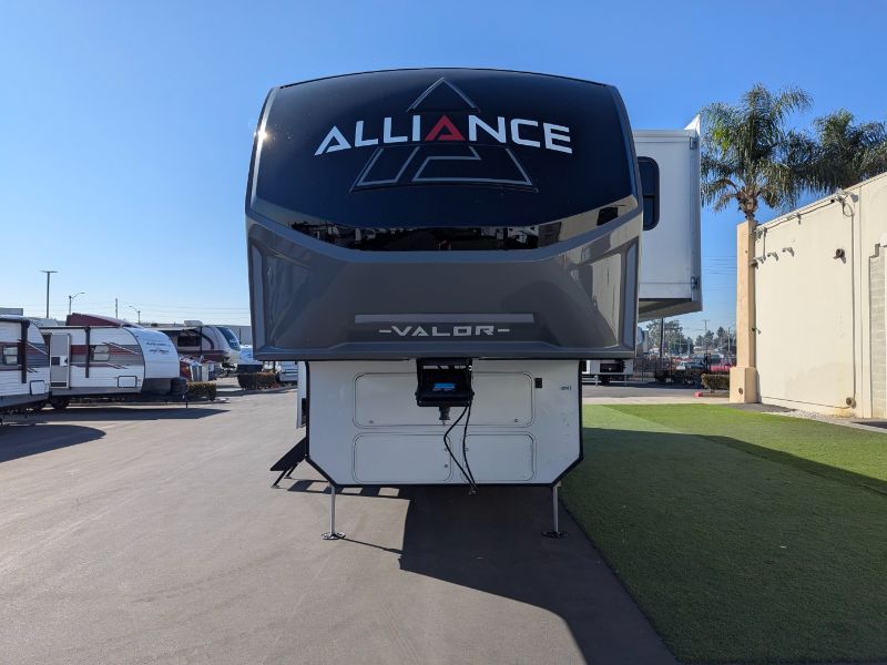 New 2025 Alliance Rv Valor 36v11 Ava127 Giant RV