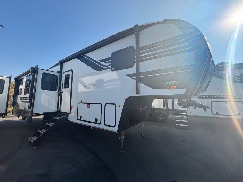 2026 Grand Design Reflection (Fifth Wheel) 303RLS for Sale in Fresno, CA