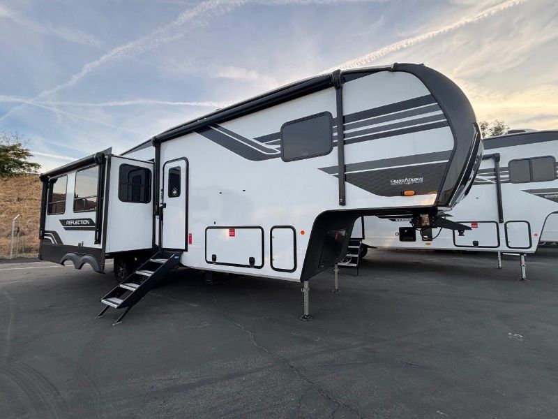 2026 Grand Design Reflection (Fifth Wheel) 303RLS for Sale in Fresno, CA